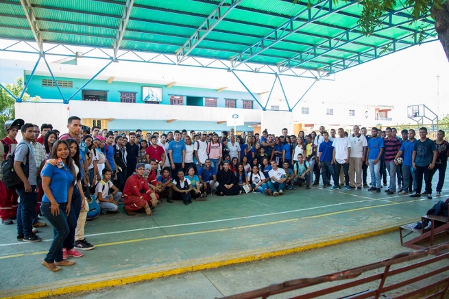 Venezuela - Los jóvenes del Centro de Formación Profesional Don Bosco de Punto Fijo celebran a Don Bosco