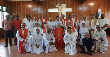 Papúa Nueva Guinea - Retiro espiritual dirigido por Monseñor Patrick Buzon, SDB "El milagro del amor"