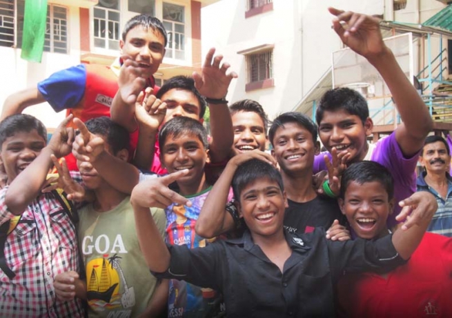 India – Pappu Shukla, salvato dal traffico di bambini: “Non dimenticherò mai quello che ‘Don Bosco Ashalayam’ ha fatto per me”