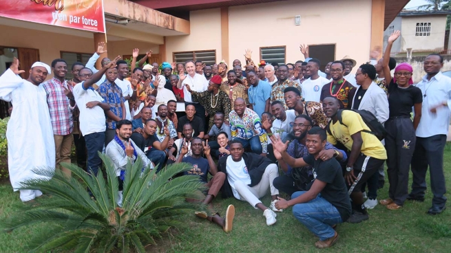 Cameroun – Le P. Á.F. Artime aux Salésiens : un cœur oratorien pour être heureux