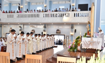 Vietnam - Ordenaciones sacerdotales y diaconales en la parroquia "Don Bosco" de Xuan Hiep