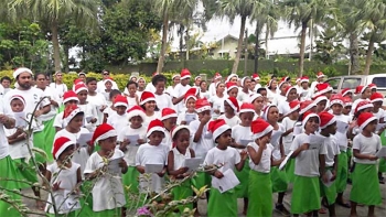 Fiji Islands - A hundred pupils share the Spirit of Christmas with elderly