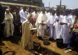 Togo - Nueva párroco y colocación de la primera piedra de la nueva iglesia de San Matthieu