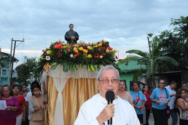 Guatemala – Processione in onore di Don Bosco a San Benito Petén