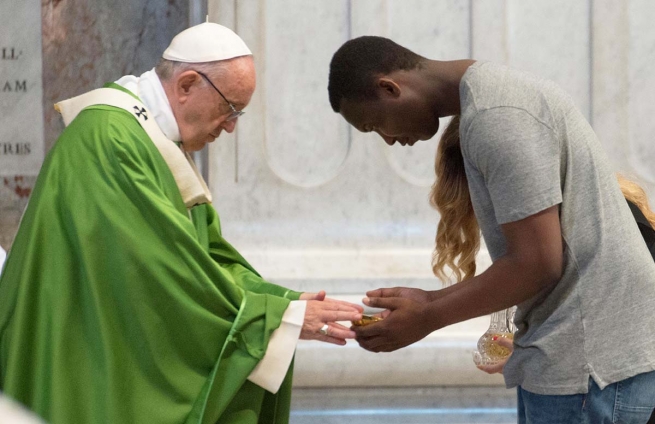 Vaticano - Papa Francisco: “La única respuesta sensata es la de la solidaridad y la misericordia”