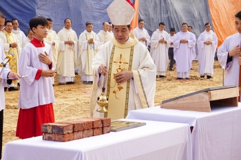 Vietnam – Ceremonia de inauguración de la casa pastoral de la parroquia de Huong Tran