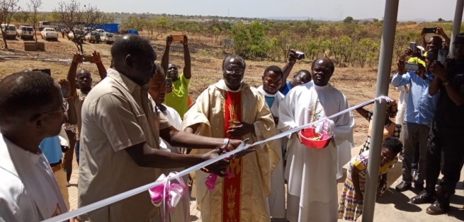 Uganda - Inauguración del Centro de Formación Profesional Salesiana en el campo de refugiados de Palabek