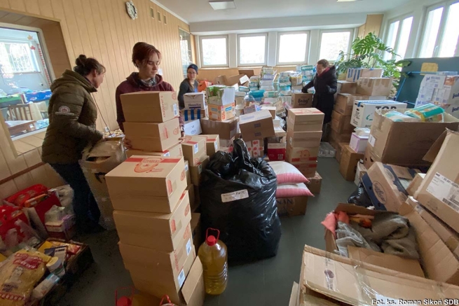 Ukraine – A van, camp beds, food, medicine... And stories and faces of hospitality in massive Salesian relief operation