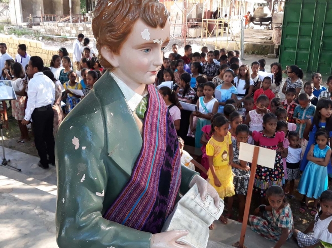 Timor Est – Un migliaio di giovani celebra la festa di san Domenico Savio