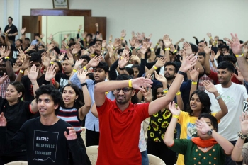 Inde - Une veillée nocturne rassemble plus de 300 jeunes