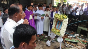 Cambodia - Students pray for victim of Don Bosco Sihanoukville tragedy