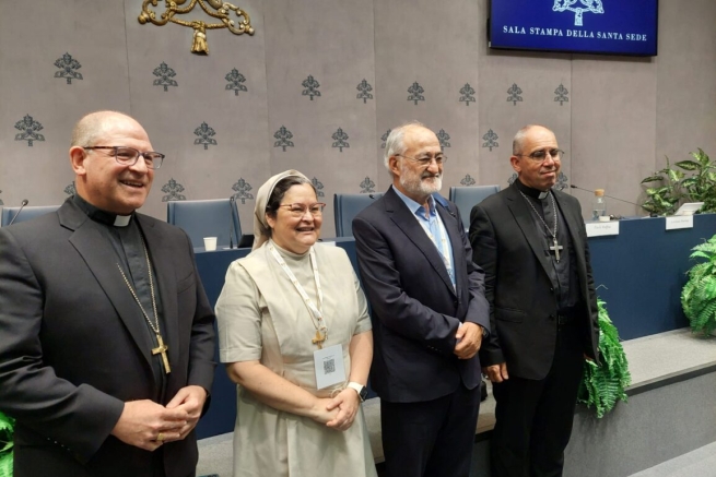 Vaticano – “A Igreja sairá deste processo mais católica, no melhor sentido do termo: mais “universal” - diz o Cardeal López Romero SDB sobre o Sínodo