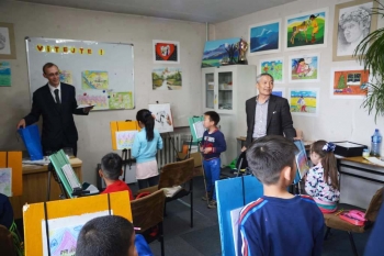 Mongolia - Una delegación de parlamentarios checos visitan el “Don Bosco Centre”