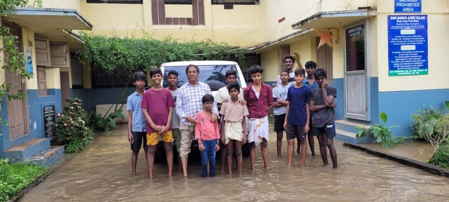 India – Salesian missionaries support youth and marginalized families in rural areas