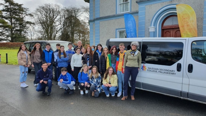 Irlanda – “Estamos impressionados com a generosidade das pessoas”: o Instituto Secundário Salesiano de Pallaskenry presta solidariedade à população ucraniana