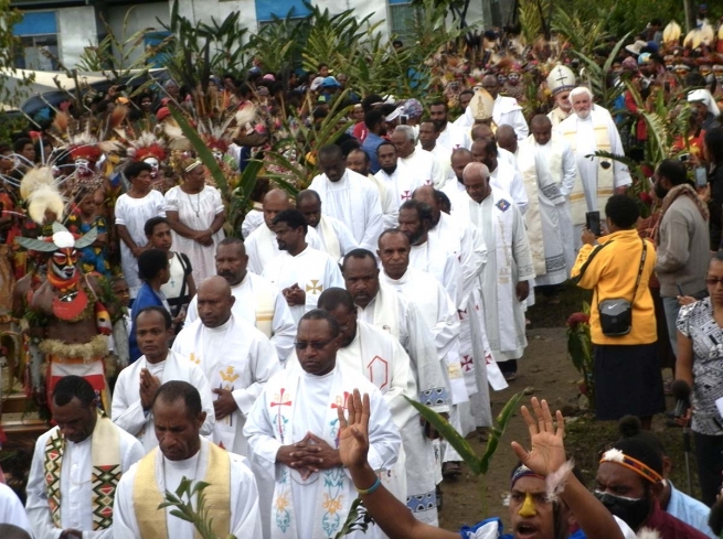 Papua Nuova Guinea – Festeggiati i 50 anni di presenza dei Micheliti