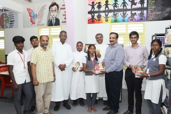 India – En la escuela “Don Bosco” de Gedilam se inaugura la primera biblioteca escolar del pueblo