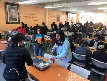 México - Doce estudiantes de “St. Francis High School” en misión en Tijuana