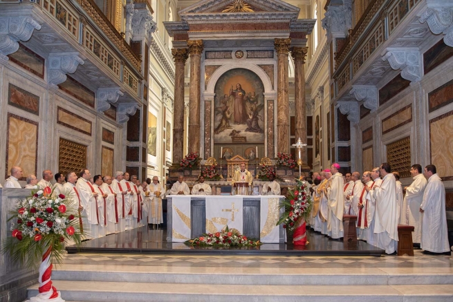 Italia – Una "Eucaristía en familia". Primera Misa del Cardenal Ángel Fernández Artime