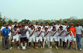 Guatemala - AS Roma donates uniforms to the team of San Benito Petén