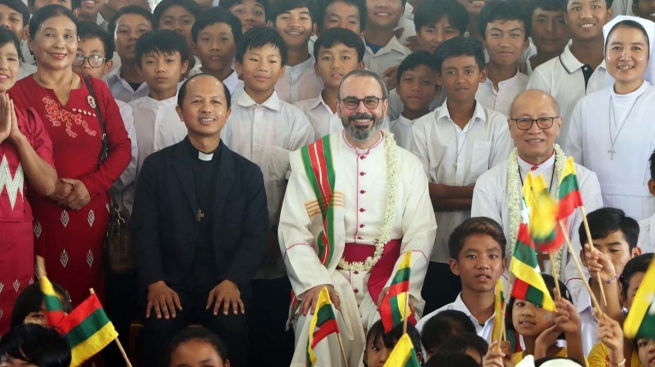 Myanmar – Visita pastoral de Monseñor Andrea Ferrante al Don Bosco-Anisakan
