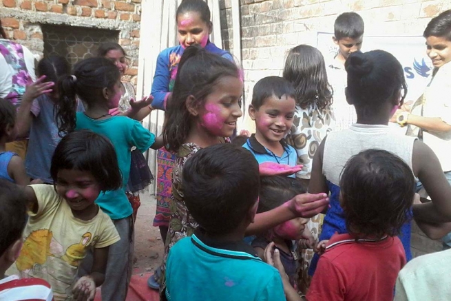 India – Festival dei Colori per 325 bambini delle baraccopoli