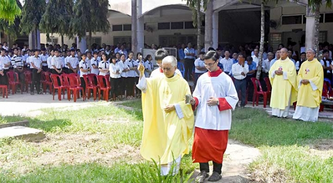 Vietnam – Posa della prima pietra di una nuova cappella al “Don Bosco My Thuan”