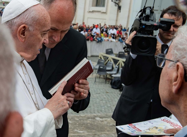 Vaticano – I partecipanti all’Incontro Internazionale del Bollettino Salesiano con il Papa