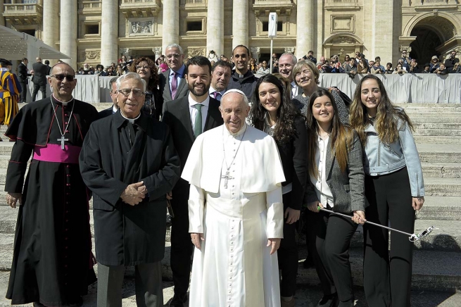 Vaticano – Presentato a Papa Francesco il libro “Exhortación del papa Francisco - La alegría del amor”