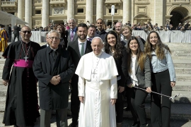 Vaticano – Apresentado ao Papa Francisco o livro “Exhortación del papa Francisco - La alegría del amor”