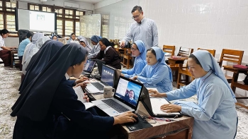 Myanmar - Un cours sur les fondements de la Communication Sociale animé par le P. Andrea Maung Maung