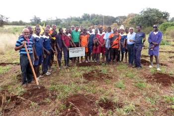 Kenia - El Inspector de África Este inaugura la plantación de 400 árboles en el "Don Bosco Embu Technical Institute"