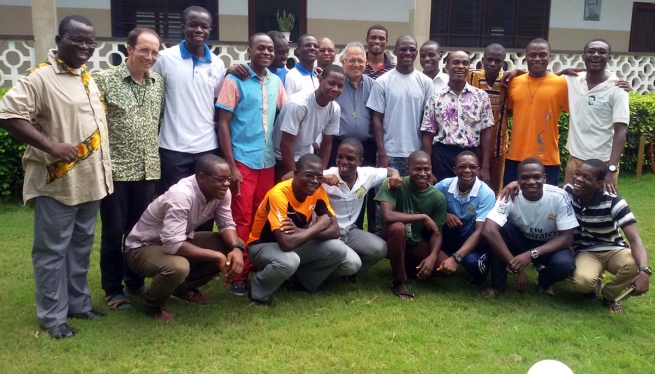 Togo - Le P. Ivo Coelho visite le noviciat de Gbojome