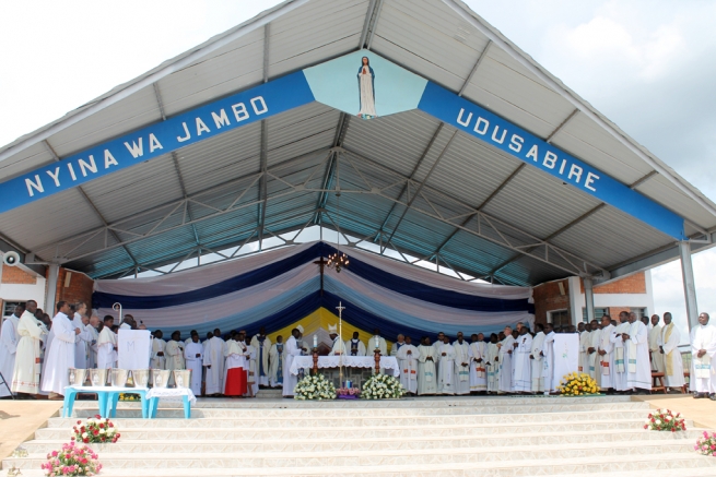 Rwanda - Celebrating the 35th anniversary of the apparition of the Virgin Mary in Kibeho