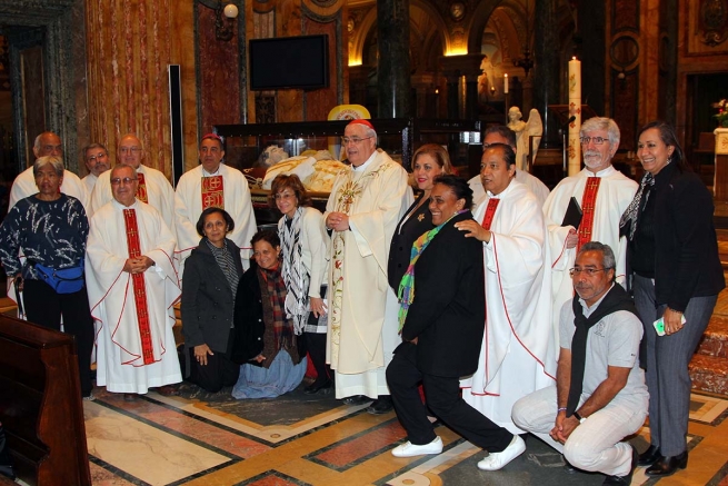 Italia - Entrega de la Urna de Don Bosco