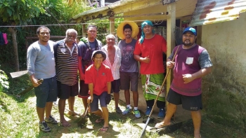 Islas Fiji - La comunidad salesiana "Casa Don Bosco" ayuda a una familia necesitada