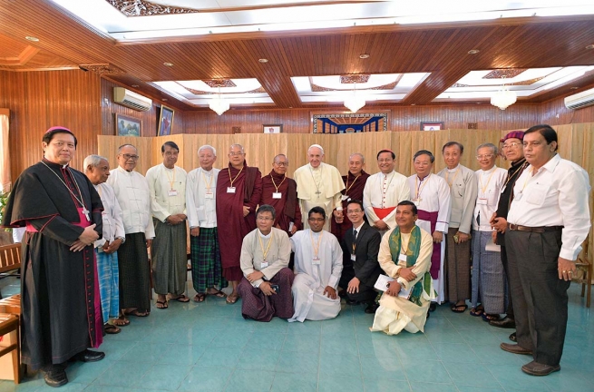 Myanmar – Papa Francesco incontra i leader religiosi