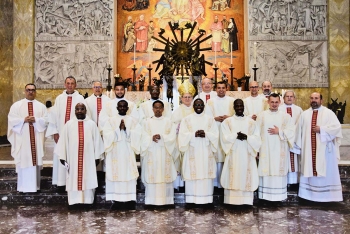 Italie - Le cardinal Amato ordonne neuf Salésiens diacres