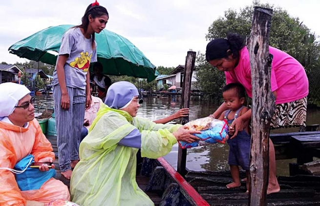 Thailand – Flood victim emergency relief by Salesian Family