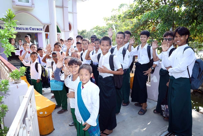 Myanmar - Salesians welcome Mandalay's street children