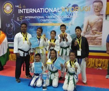 Bután - Medallas para el equipo de Taekwondo de la Escuela "Don Bosco" de Tura