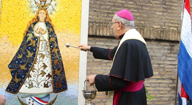 Vaticano – Un mosaico della Vergine di Caacupé nei Giardini Vaticani