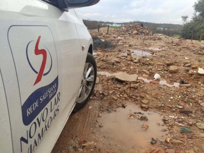 Brazil – The  St Pius X Province promotes an action of solidarity for the population in Vila Dique, one of the most affected by floods