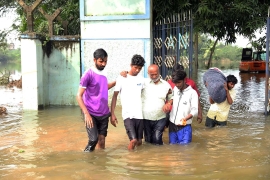 India – Far ripartire la vita tra le inondazioni e le distruzioni su larga scala del ciclone Michaung
