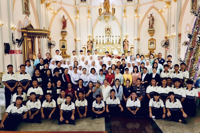 Tailandia – Recorrido de los caminos misioneros hacia el Año Santo: Catequistas de la Familia Salesiana en peregrinación