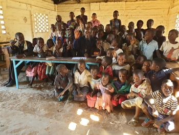 R.D. Congo – Padre Albert Kabuge en visita a la misión "Santa Teresa del Niño Jesús"