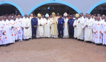 République Démocratique du Congo – Le Cardinal Ángel Fernández Artime, Recteur Majeur des Salésiens, a manifesté sa proximité à la Famille Salésienne et au peuple de Dieu de Goma