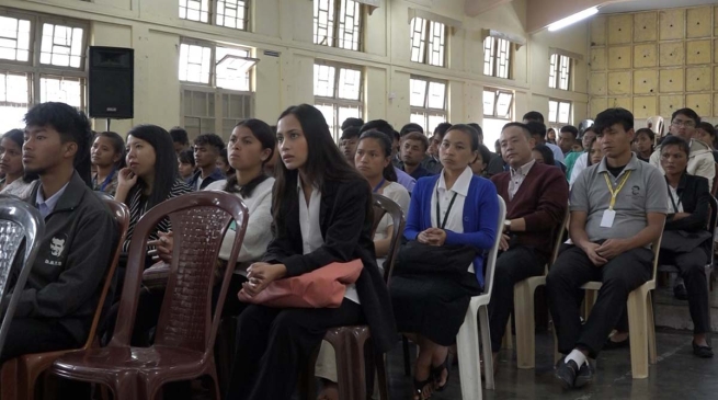 India – Le aziende collaborano con le scuole di formazione salesiane per implementare l’occupazione giovanile