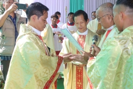 India – Ordenado el primer sacerdote salesiano del Arunachal Pradesh: el fruto de años de dedicación misionera