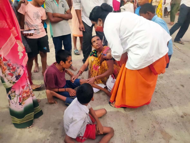 India – Ogni secondo conta: la clinica mobile di BREADS in azione